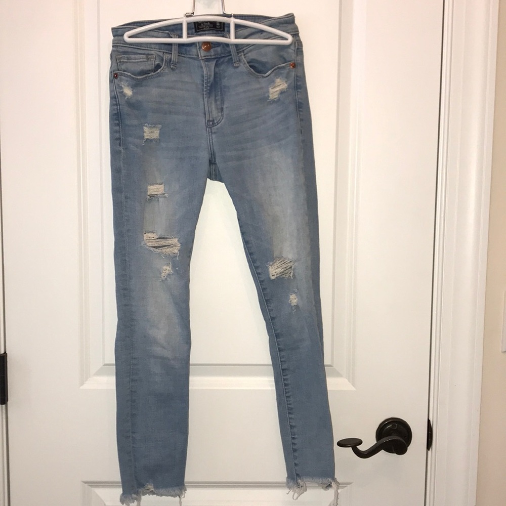Light washed ripped jeans